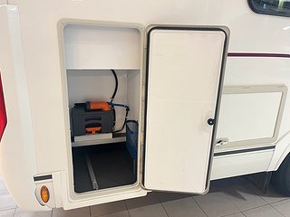 Husbil-halvintegrerad Adria CORAL S 670 SLT 9 av 28