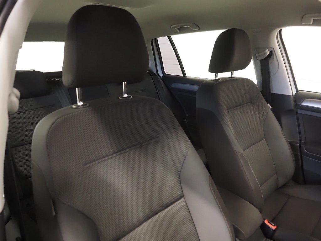 Volkswagen Golf Sportscombi 1.2 TSI 110hk Parkeringssensorer 2017