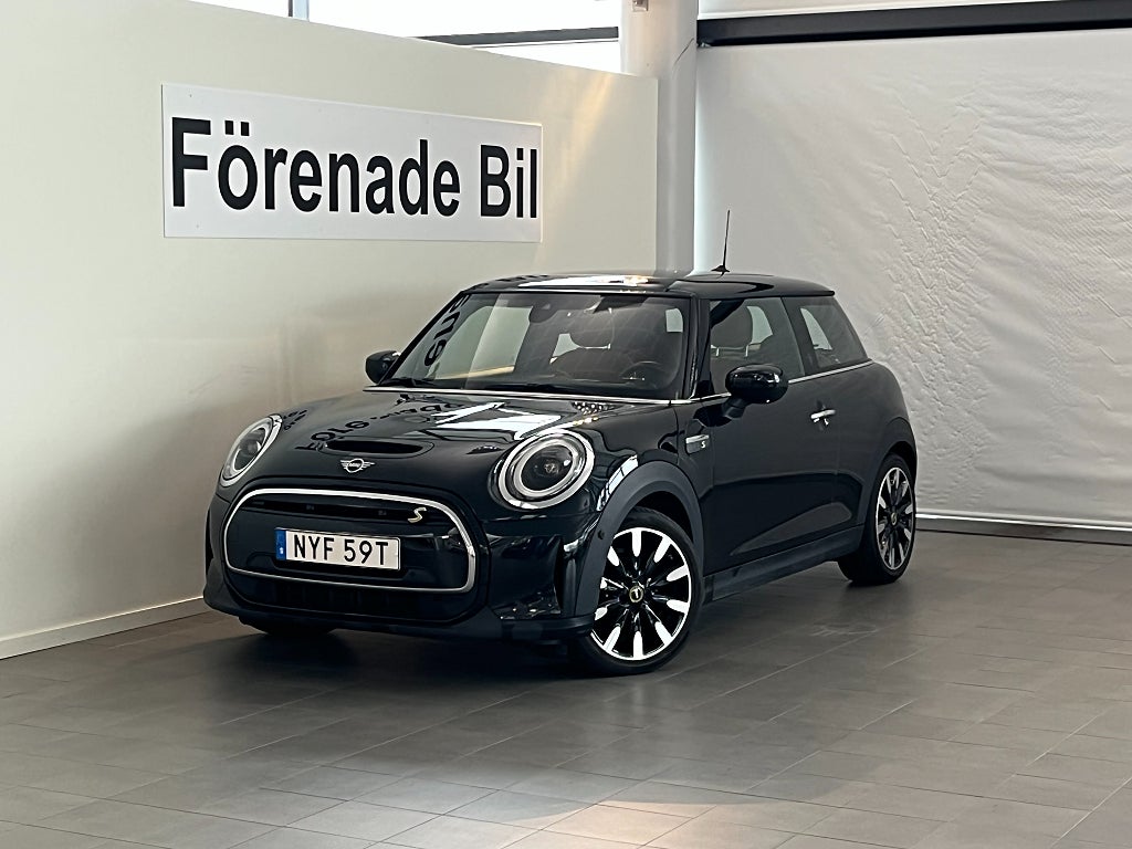 MINI Cooper SE HUD H/K Panoramatak Komfortöppning Backkamera Apple Carlay 