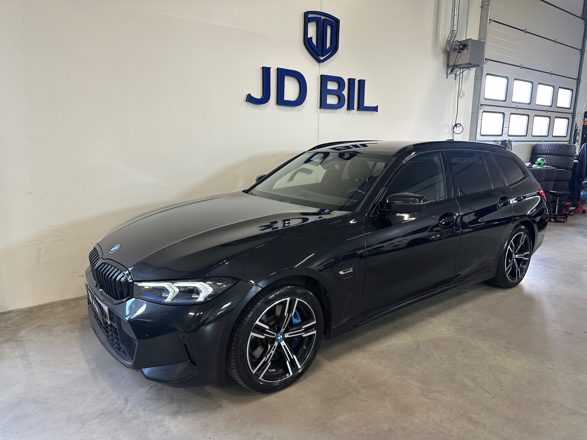BMW 330e