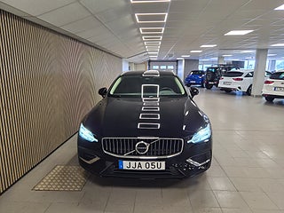 Volvo V60 Recharge T6 AWD Geartronic Core Edition Euro 6 — bild 2 av 11