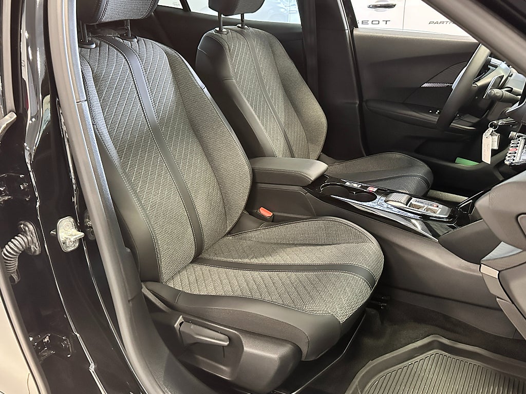 Peugeot 2008 Allure 1.2 PureTech 130hk EAT thumbnail