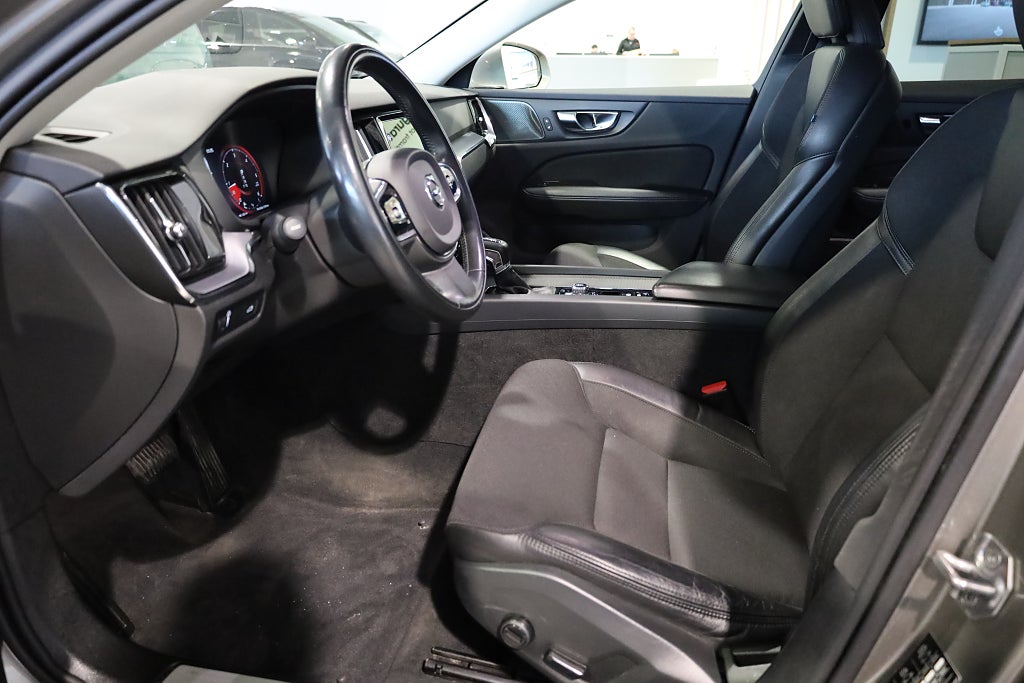 Volvo V60 D4 AWD Geartronic Momentum H/K Navi Kamera Leasbar 2021