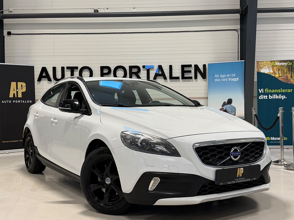 Volvo V40 Cross Country D2 Momentum | Dragkrok | Kamrem bytt / Nybesiktigad 