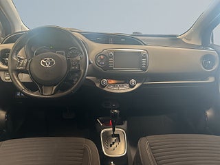Toyota Yaris Hybrid e-CVT Active Euro 6 – bild 8