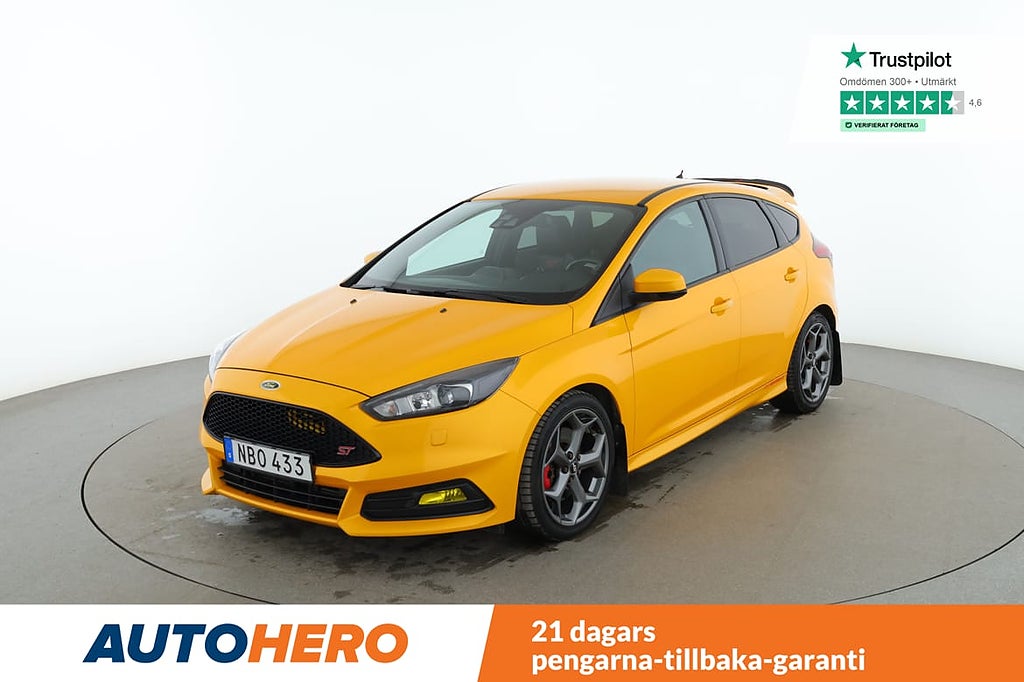 Ford Focus ST 2.0 EcoBoost / RECARO, PDC, Keyless,