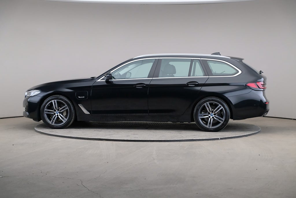 BMW 530e 5 Touring Innovation Läder M Ratt H&K Drag