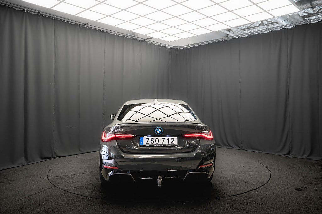 BMW i4 M50 xDrive SUPERCHARGED PANO 20' LASER KOLFIBER MOMS