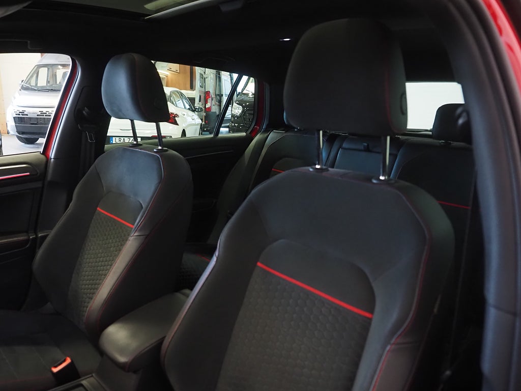 Volkswagen Golf GTI Performance 2.0 TSI 245hk Taklucka Dynaudio Cockpit 2018