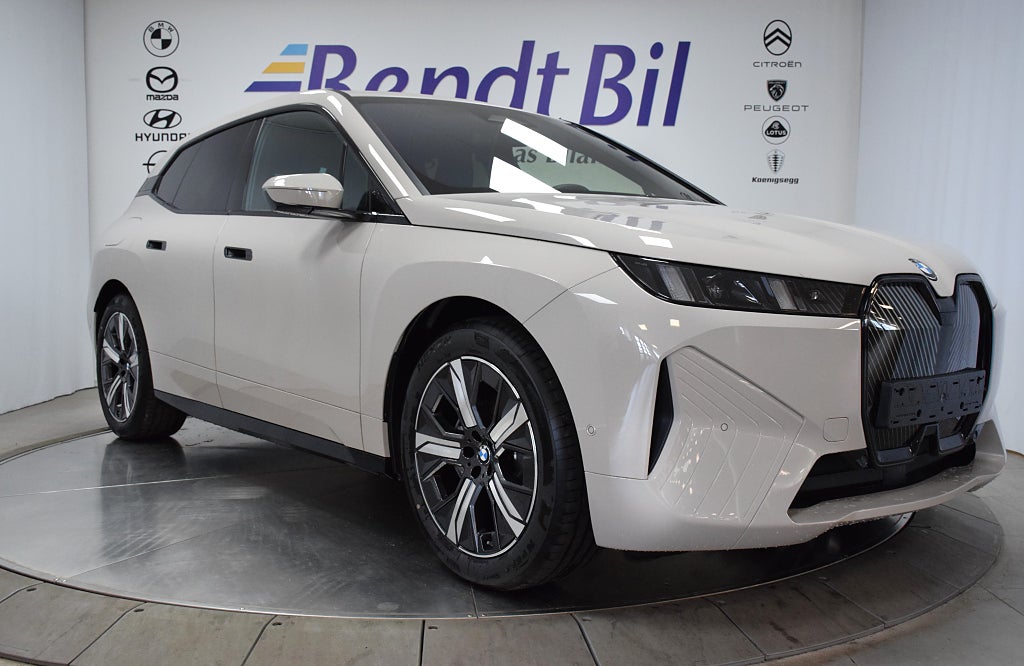 BMW iX xDrive45 | Charged Edition | Comfort | HK | 2,95% 