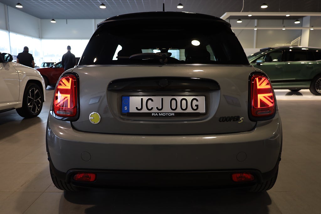 MINI Cooper SE Navi Läder Värmare Carplay Sensorer LED 2023
