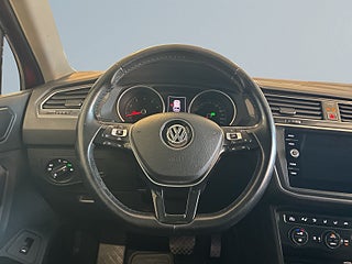Volkswagen Tiguan 1.4 TSI 4Motion Base Drag Mvärmare Bkamera CarPlay S&V – bild 9