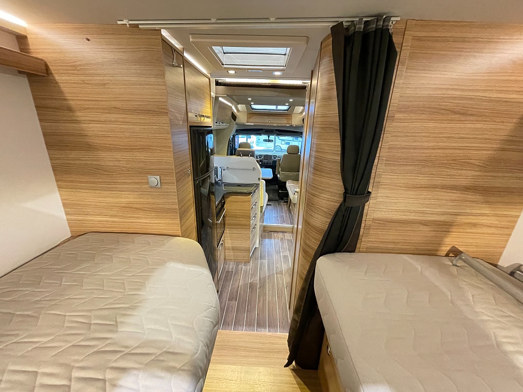 Adria Matrix Supreme 687 SL /ALDE/Solcell/Taksäng/Kedja/5 bältad/  - Adria