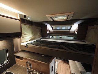 Husbil-halvintegrerad Knaus Live Wave 700 MEG 17 av 20
