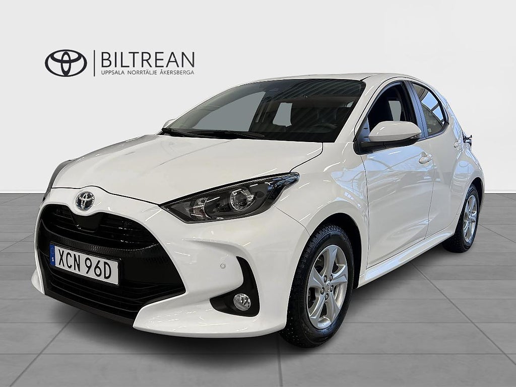 Toyota Yaris 1,5 Hybrid Active Komfortpaket P-sensorer V-hjul Ingår!