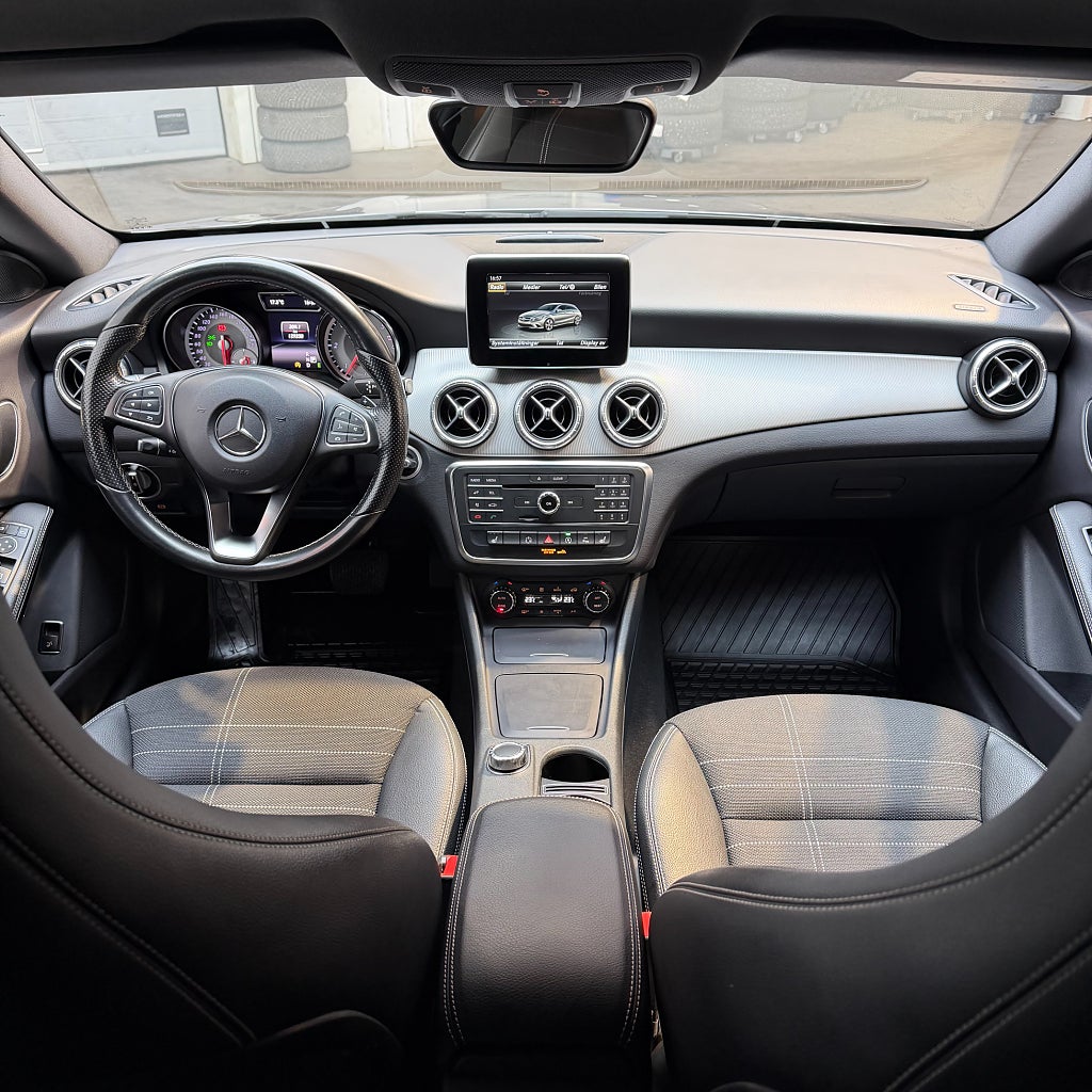Mercedes-Benz CLA 220 220 CDI Shooting Brake 7G-DCT Urban Line P-sensorer