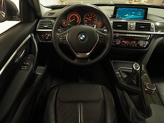 Sedan BMW 320 12 av 19