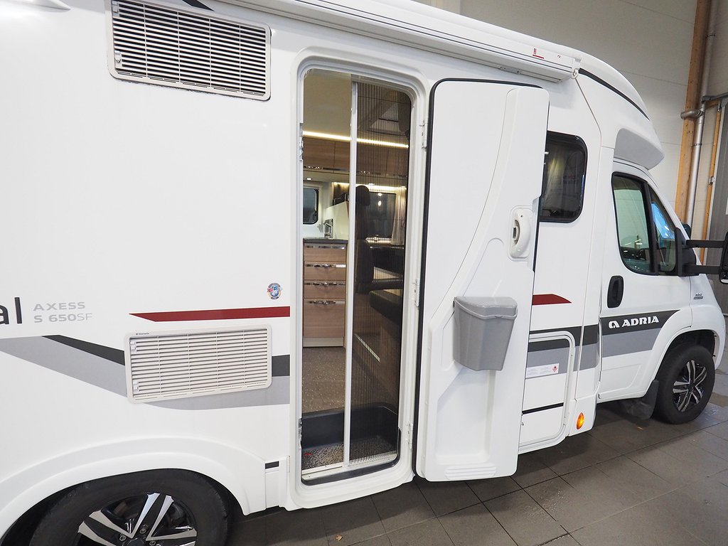 Adria Coral 650 SF Axess Markis 3.500kg 2015