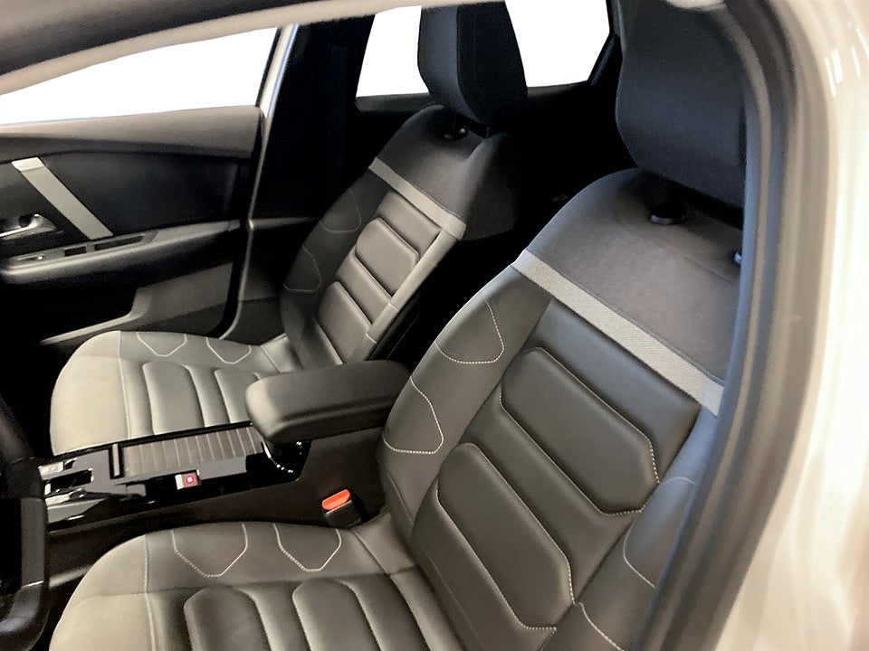 Bild på Citroën C4-X Shine 1.2 PT 130hk Aut B-KAMERA RATTVÄRME