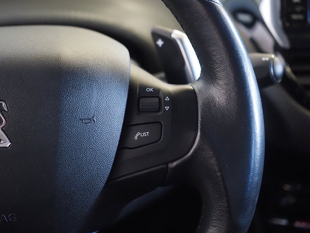 Peugeot 2008 1.2 PureTech 82hk Automat Låga mil Kamrem bytt! 2017