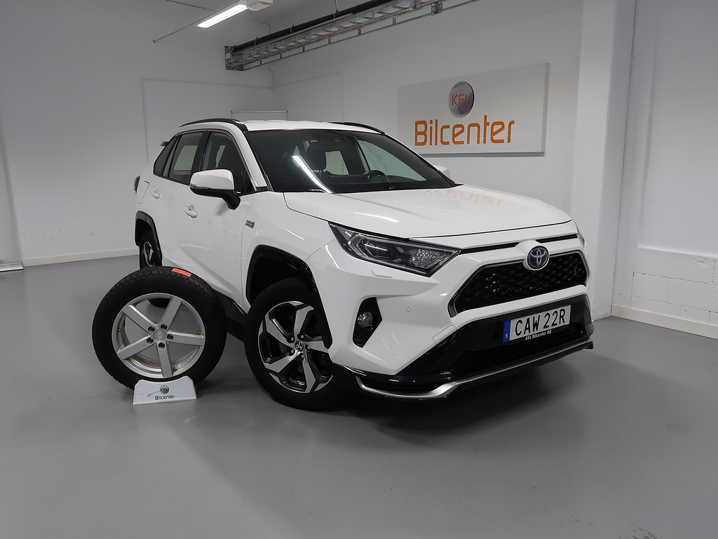 Toyota RAV4 Plug-in Hybrid V-Däck ingår Drag-Kamera-Carplay-Keyless-Rattvärm