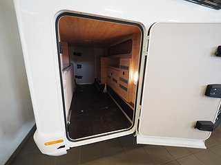 Husbil-halvintegrerad Knaus L!ve Wave 700 LX 22 av 22
