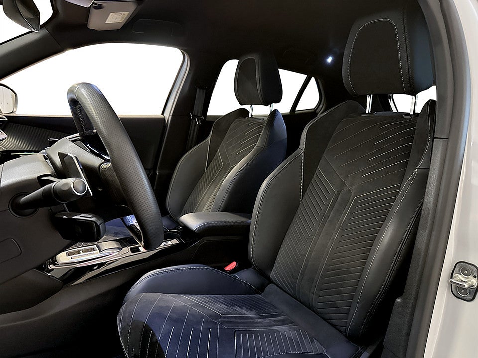 Bild på Peugeot 2008 GT 1.2 PT 130hk Aut B-KAMERA CARPLAY