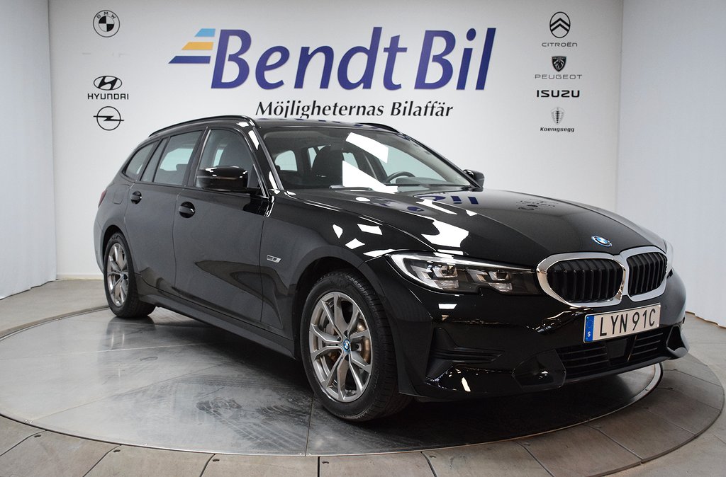 BMW 330e Touring Sport line Aktiv farthållare 292 hk