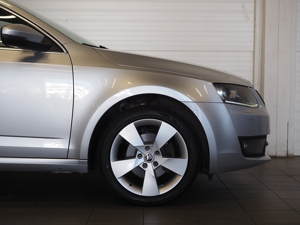 Skoda Octavia Kombi 1.4 TSI 150hk Premium Värmare Drag B-Kam 2017
