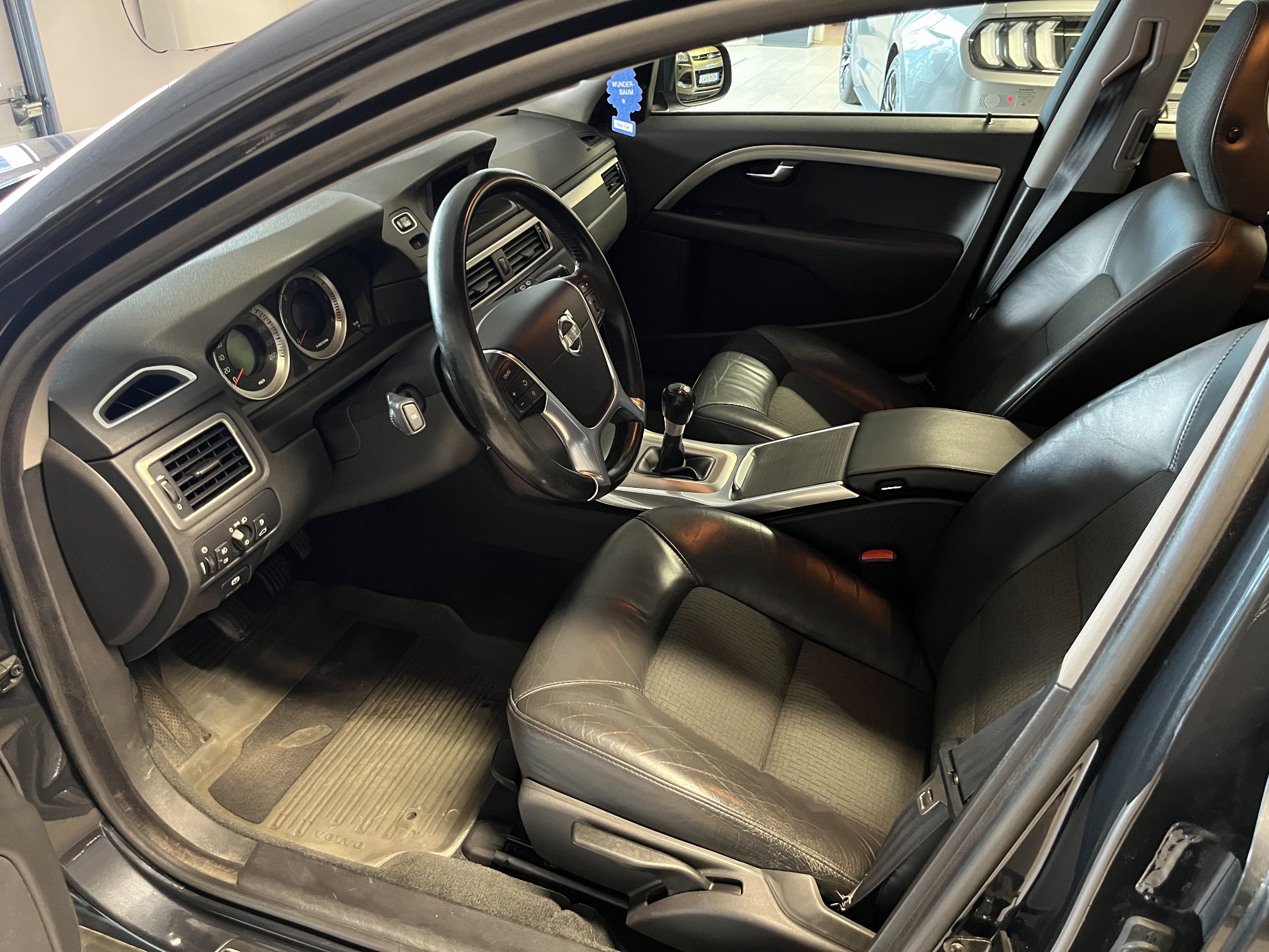 Volvo V70 D4 Momentum Euro 5 2013, kuva 5/10