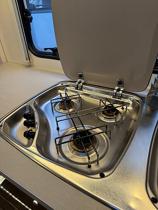 Husbil-alkov Roller Team Noble ART A9000 Elegance 6 bältade platser! 3500kg!Endast b-kort 8 av 20