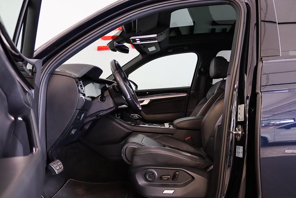 Volkswagen Touareg R eHybrid MOMS Innovation Luftfjädring Dynaudio HuD