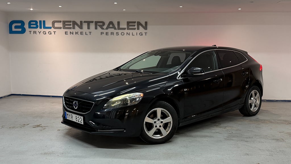 Volvo V40 D2 Summum I B-Kam I Helskinn I Bytt kamrem I Nybes