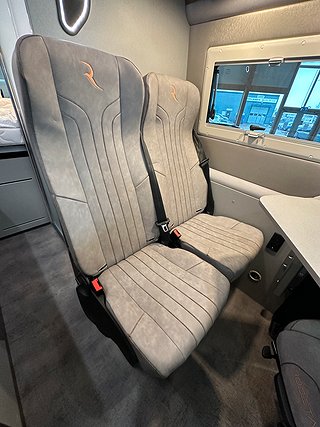 Husbil-halvintegrerad Robeta Adonis Mercedes 4x4 190HK AUT 9 av 27