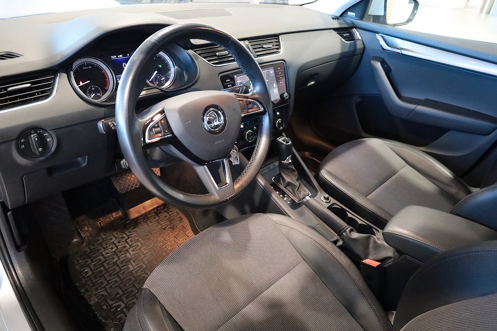 Skoda Octavia 2.0 TSI AUT Sport EDT Navi Kamera Drag Värmare Canton 2019