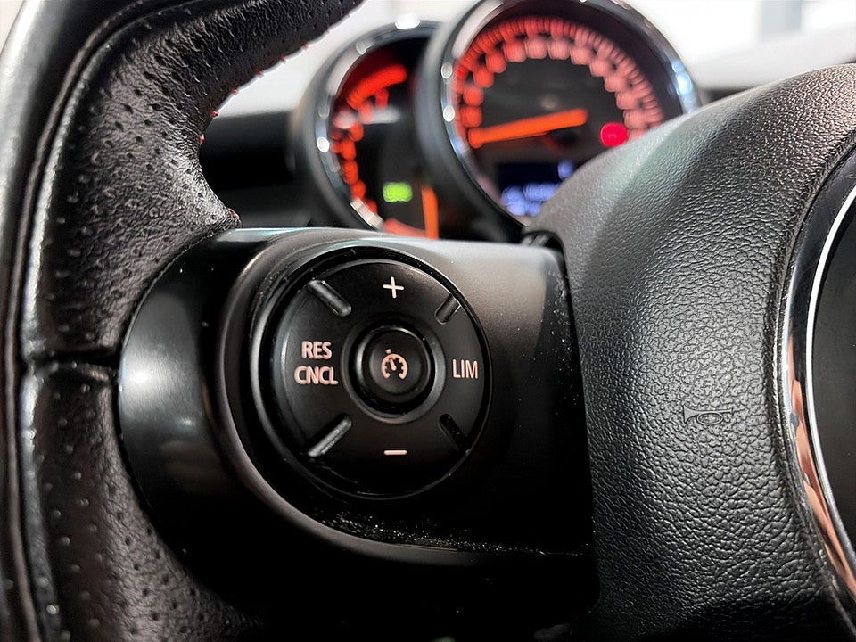 Bild på MINI Cooper S 3D 192hk Aut P-SENSORER FARTHÅLLARE KEYLESS