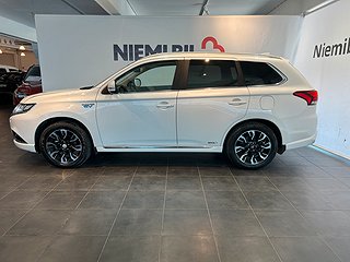 Mitsubishi Outlander PHEV Business Värmare/Pano/Skinn/360