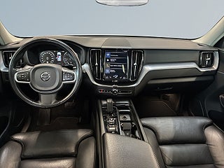 Volvo XC60 B4 AWD Momentum Advanced S&V/Kamera/Pano/Skinn/Pvärm – bild 8