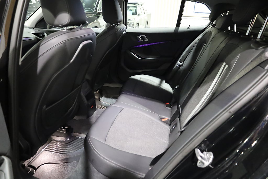 BMW 118I Sport line 136hk Navi Rattvärme PDC Leasbar LED 2022