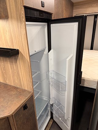 Husbil-halvintegrerad Robeta Helios 180HK AUT Adapt farthållare 10 av 22