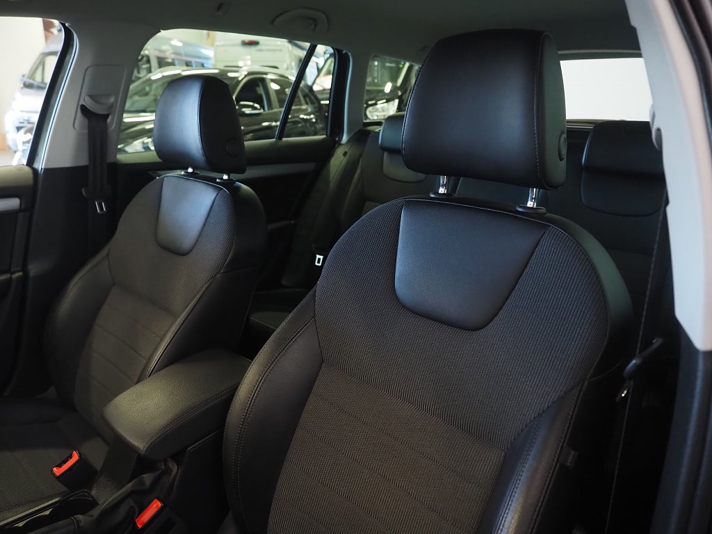 Skoda Octavia Kombi 1.4 TSI 150hk Style Premium Drag P-Värm Nav B-Kam 2017