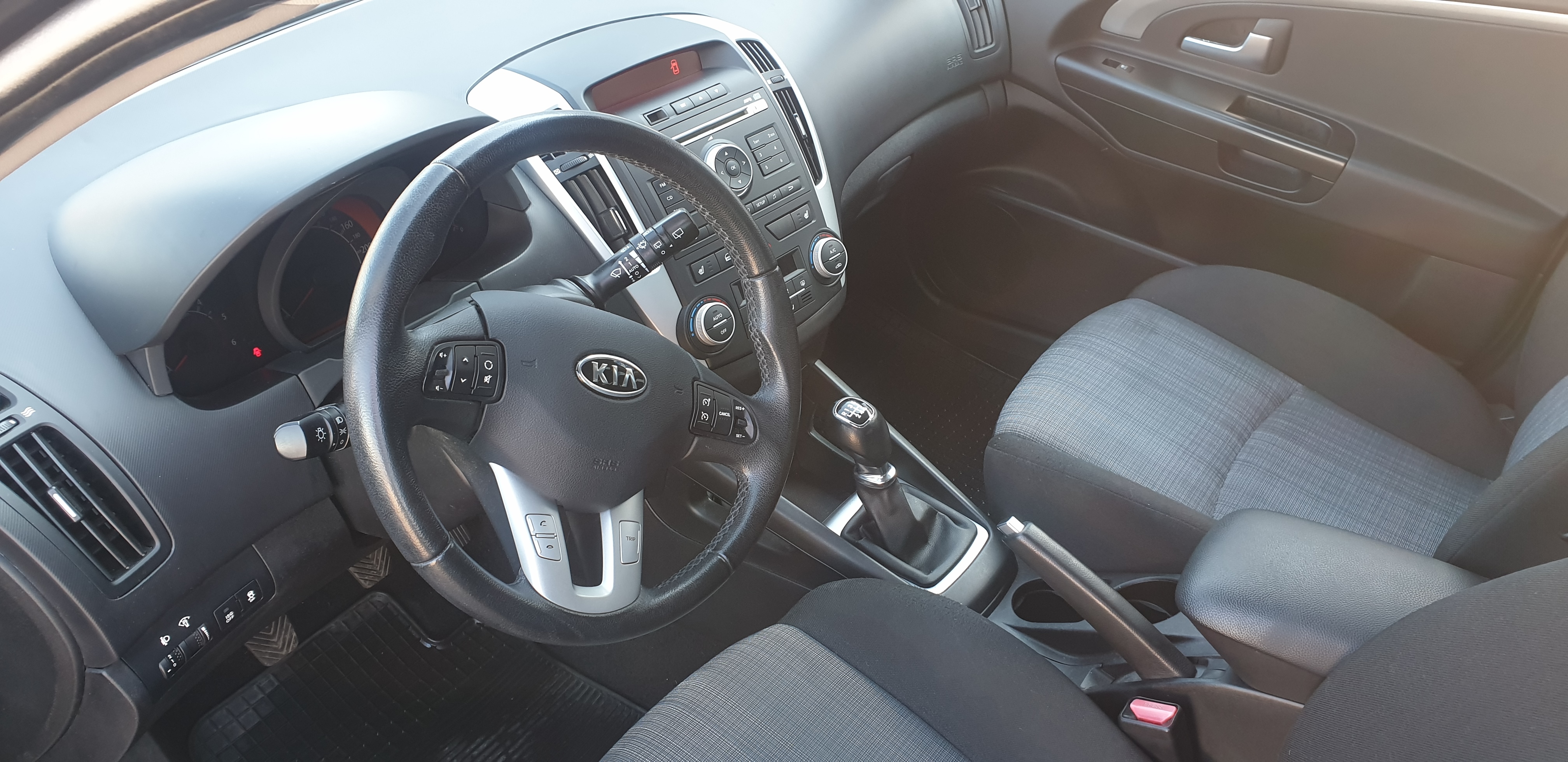 Kia Ceed 2012, photo 6/35