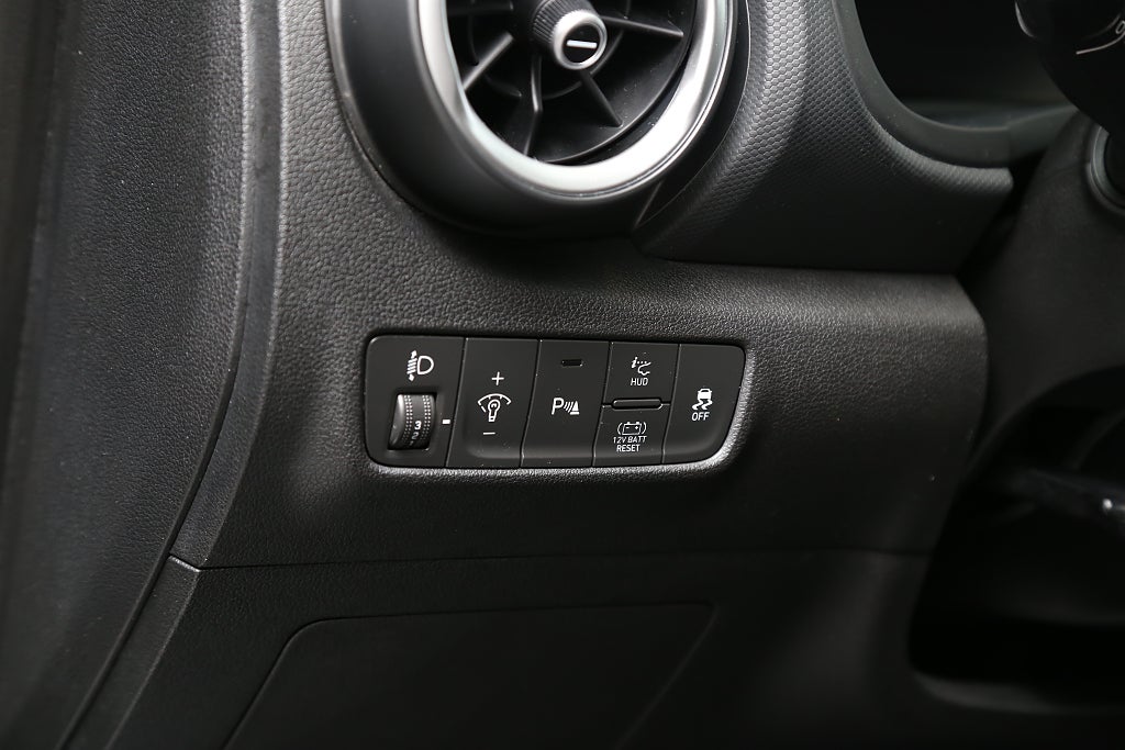 Hyundai Kona Hybrid 1,6 GDI 141hk Advanced Aut Navi KRELL Head up 2021