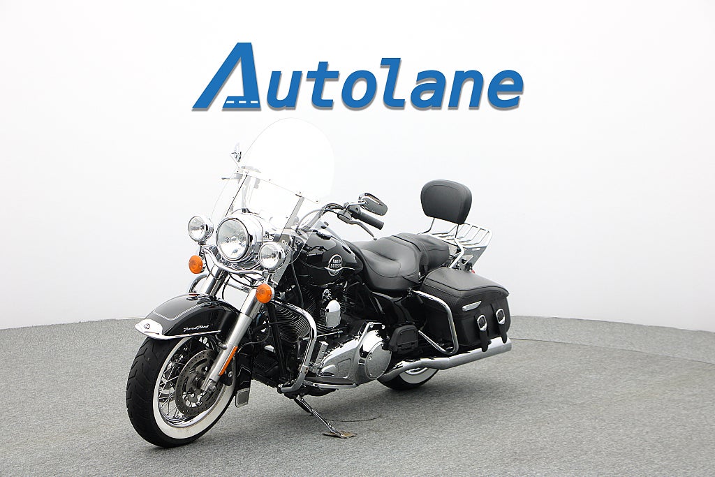 Harley-Davidson Road King Classic* Nyservad* Nya däck Vance & Hines Svensksåld