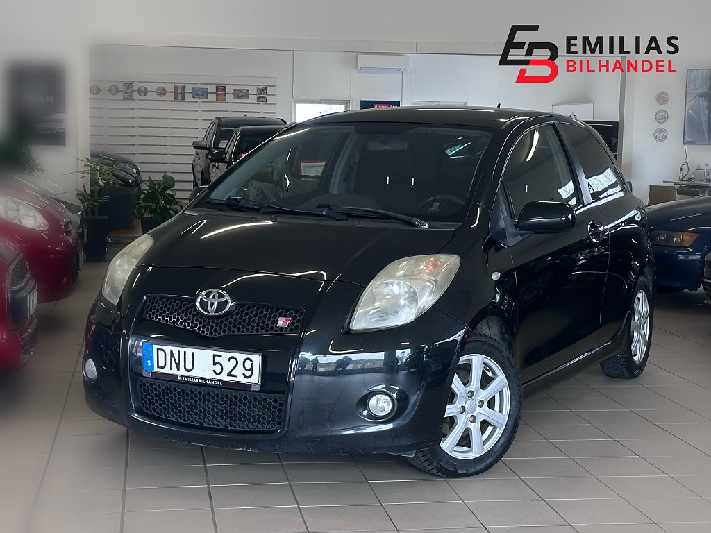 Toyota Yaris TS 3-dörrars Focal inside Bt NYBES 133hk