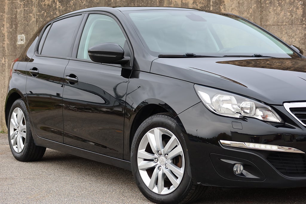 Peugeot 308 1.6 125hk Panorama GPS 756kr Årskatt Låga Mil