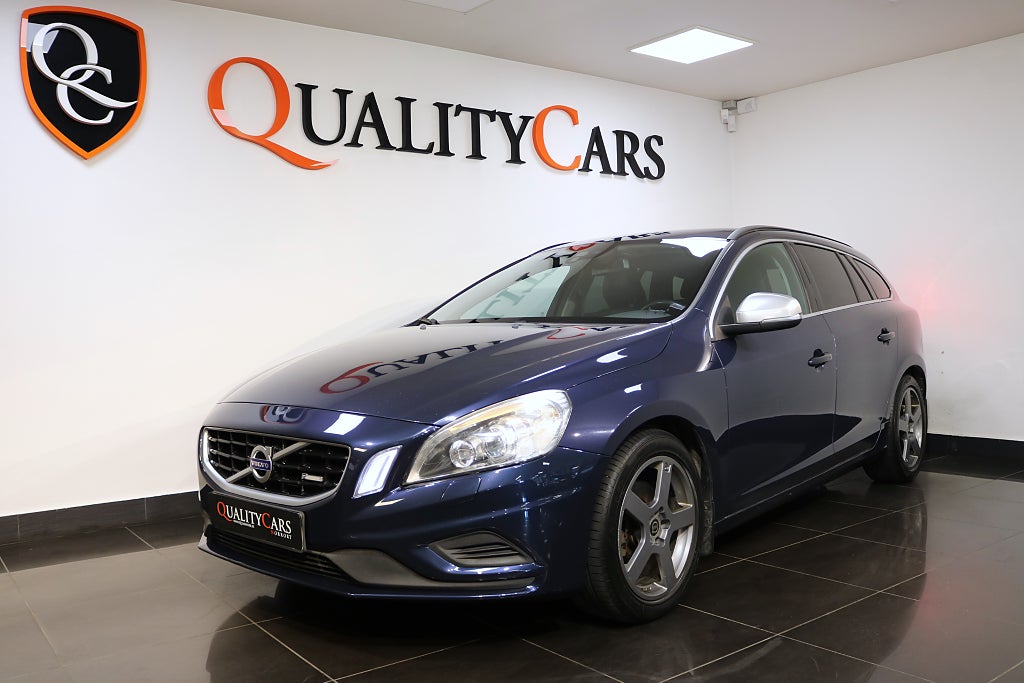 Volvo V60 T5 R-Design 240hk Aut/ Drag / Navi/ Läder/ Svensksåld