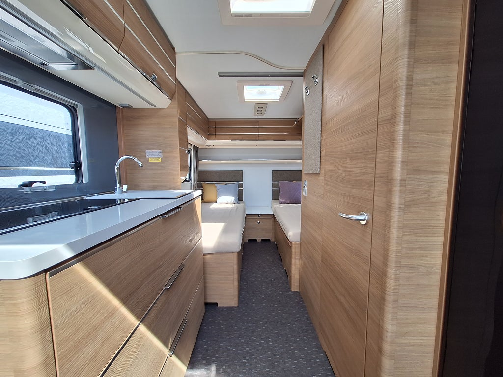 Adria Adora 502 UL Långbädd, 1 Ägare, Nytt Tält