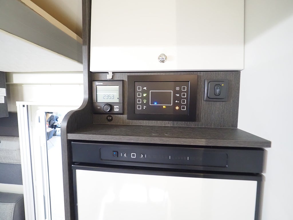 Ci Magis 65 XT Plus 160hk Queenbädd Markis Taksäng 3500kg AUT 2021