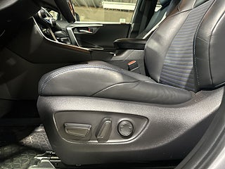 Toyota RAV4 Hybrid AWD Drag 360° JBL Skinn Mvärm SoV